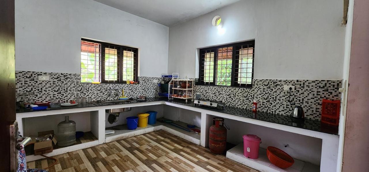 'Marari Johns Homestay' Mararikulam, Alappuzha Bagian luar foto