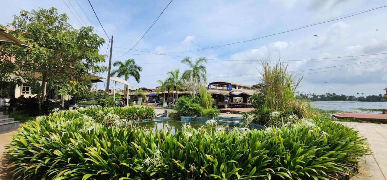 'Marari Johns Homestay' Mararikulam, Alappuzha Bagian luar foto