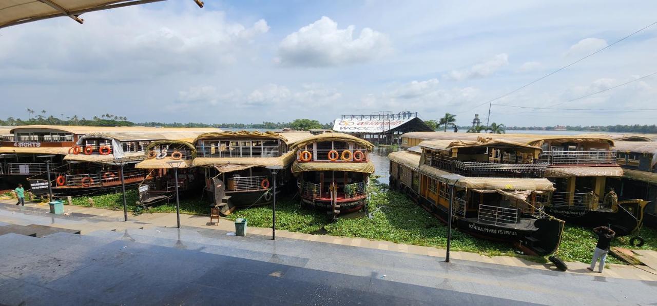'Marari Johns Homestay' Mararikulam, Alappuzha Bagian luar foto