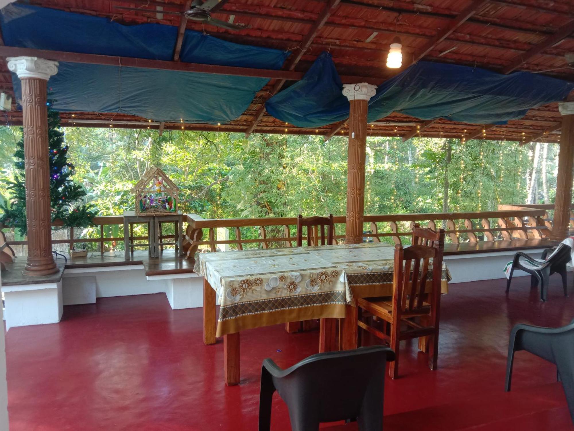 'Marari Johns Homestay' Mararikulam, Alappuzha Bagian luar foto