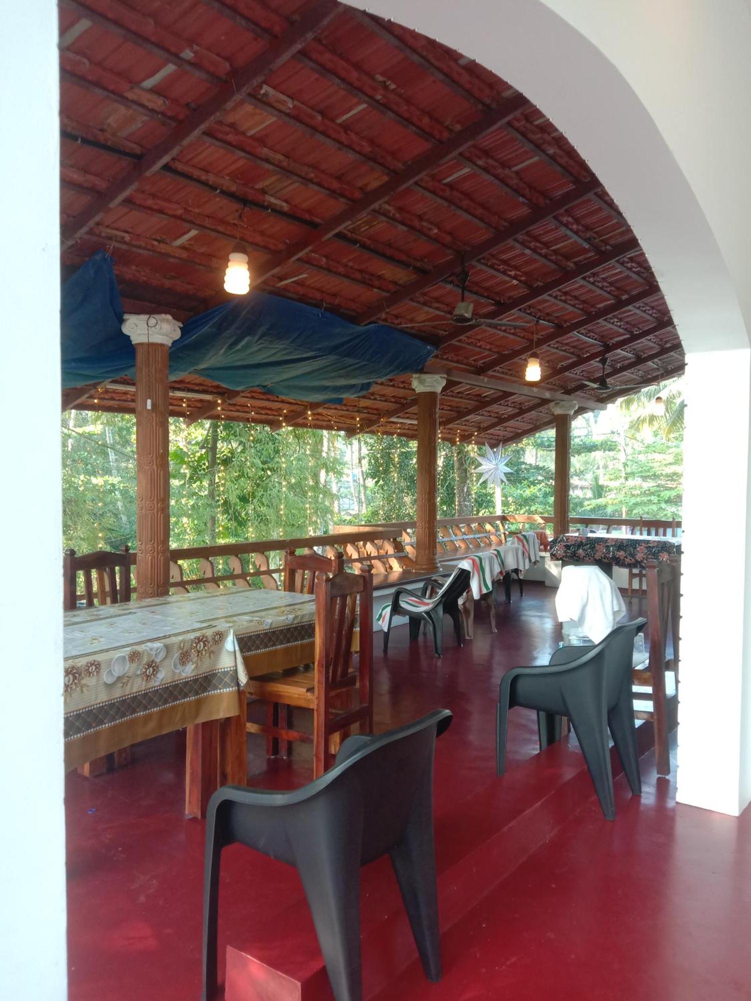 'Marari Johns Homestay' Mararikulam, Alappuzha Bagian luar foto