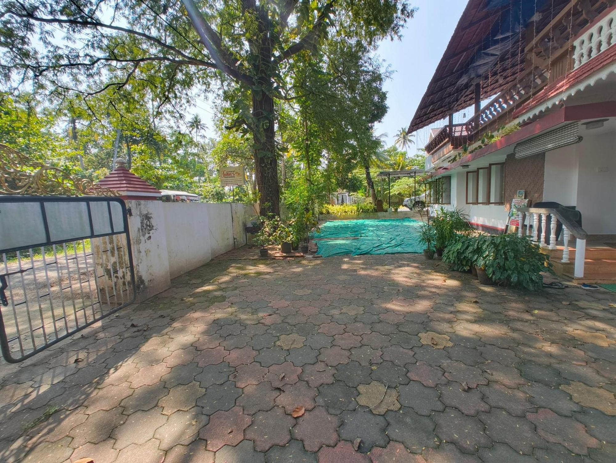 'Marari Johns Homestay' Mararikulam, Alappuzha Bagian luar foto